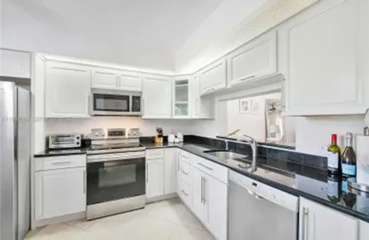 1301 SW 142ND AVE 203H, PEMBROKE PINES, ..., Pembroke Pines, FL 33027