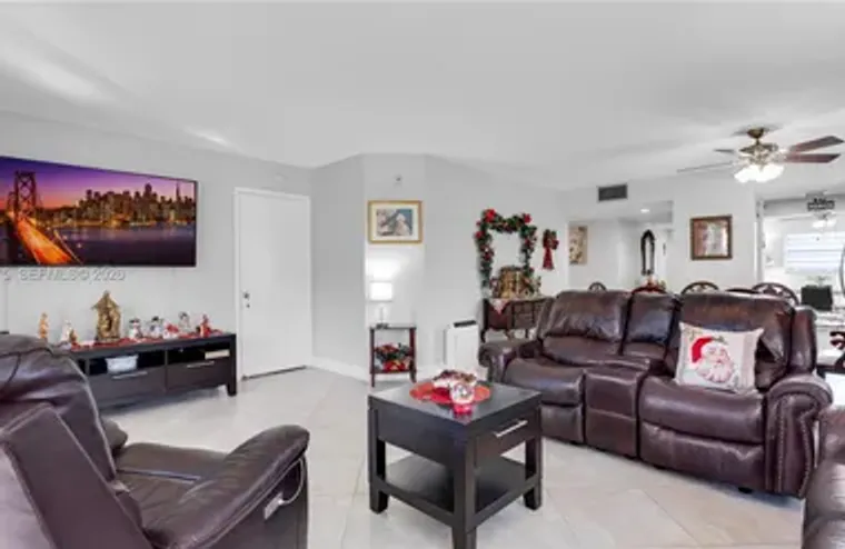 13000 SW 15TH CT 101U, PEMBROKE PINES, F..., Pembroke Pines, FL 33027