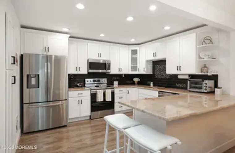 126 MANCHESTER CT, RED BANK, NJ, 07701, Red Bank, NJ 07701