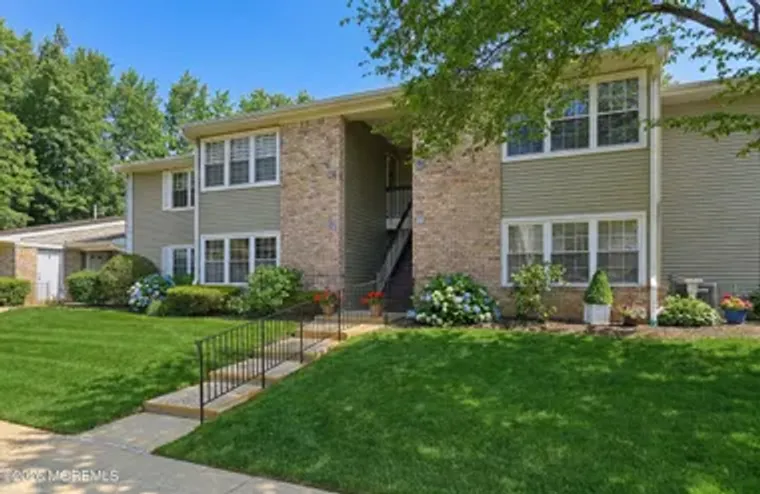 52 HONEYSUCKLE LN 220, RED BANK, NJ, 077..., Red Bank, NJ 07701