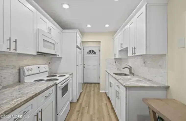 144 CROSS SLOPE CT B, MANALAPAN, NJ, 077..., Manalapan, NJ 07726