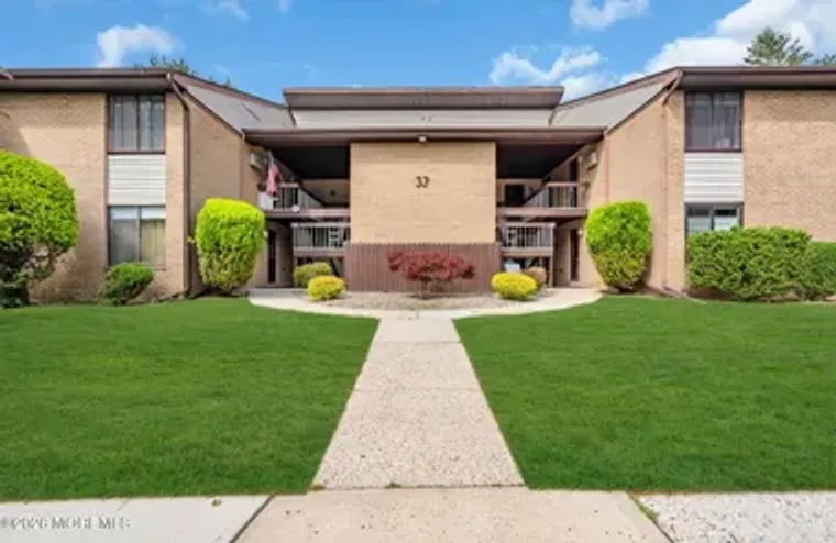 33 MEADOW GREEN CIR A, MANALAPAN, NJ, 07..., Manalapan, NJ 07726