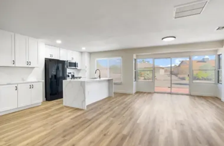 17615 N WHISPERING OAKS DR, SUN CITY WES..., Sun City West, AZ 85375