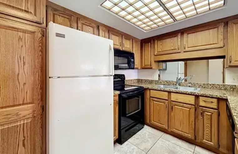10330 W THUNDERBIRD BLVD A303, SUN CITY,..., Sun City, AZ 85351