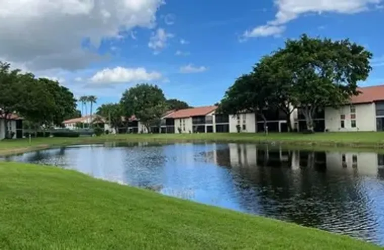 10915 PALM LAKE AVE 102, BOYNTON BEACH, ..., Boynton Beach, FL 33437