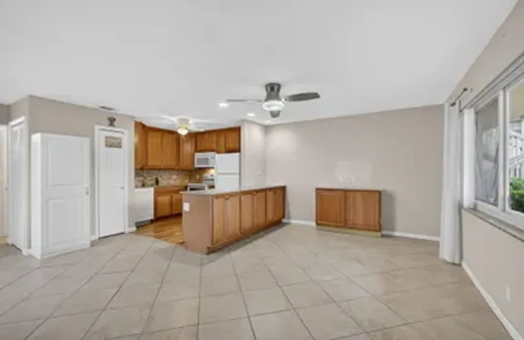 221 COVENTRY J, WEST PALM BEACH, FL, 334..., West Palm Beach, FL 33417