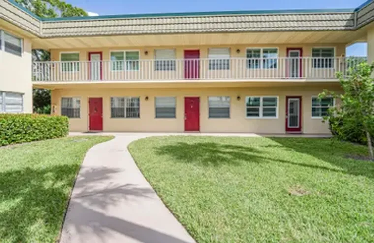 28 VISTA GARDENS TRL APT 105, VERO BEACH..., Vero Beach, FL 32962