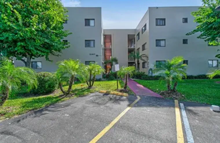 5160 LAS VERDES CIR APT 314, DELRAY BEAC..., Delray Beach, FL 33484