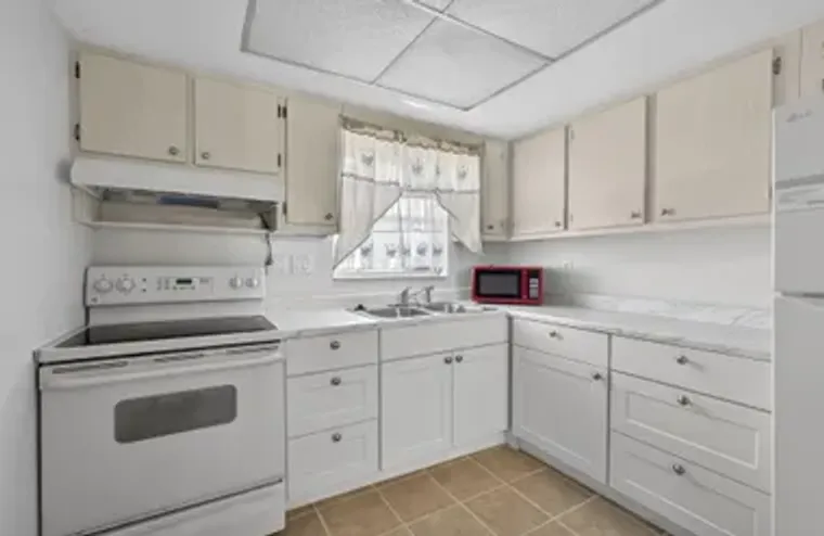 2833 CROSLEY DR C, WEST PALM BEACH, FL, ..., West Palm Beach, FL 33415