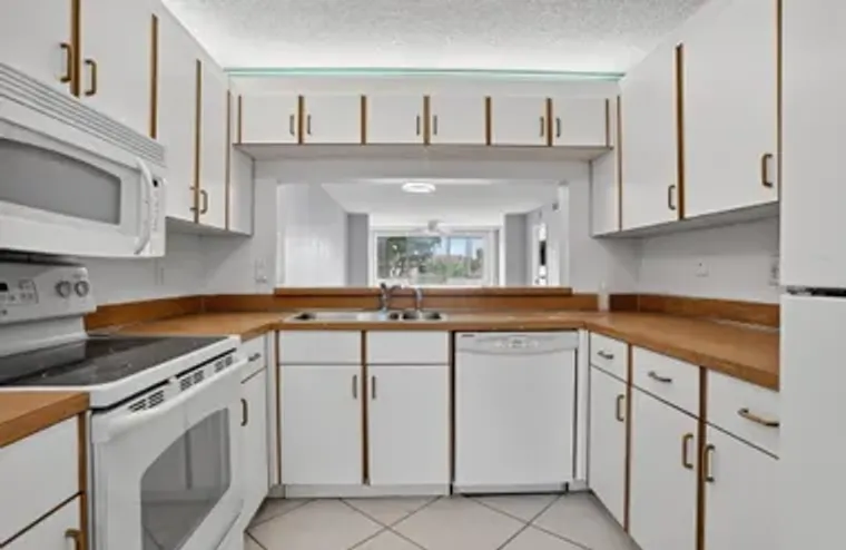 10837 W CLAIRMONT CIR 208, TAMARAC, FL, ..., Tamarac, FL 33321