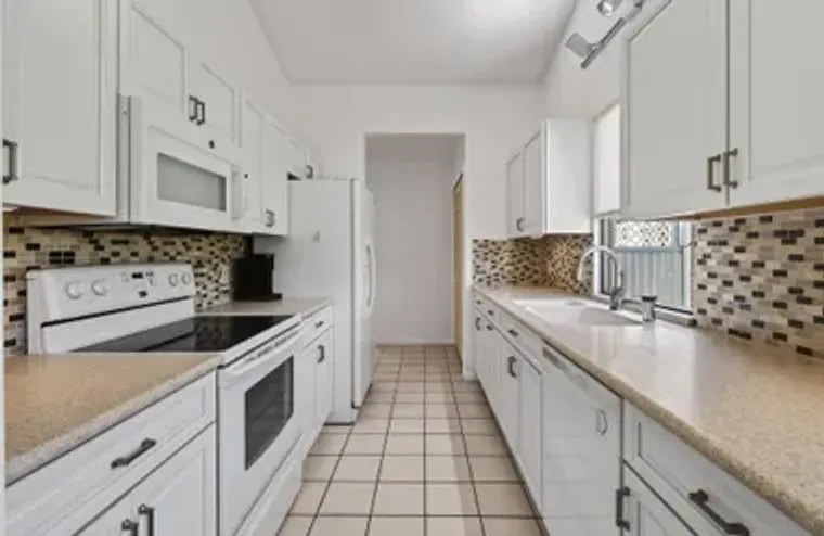 13196 SE POINT O WOODS CT, HOBE SOUND, F..., Hobe Sound, FL 33455