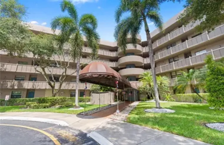 900 COLONY POINT CIR 511, PEMBROKE PINES..., Pembroke Pines, FL 33026