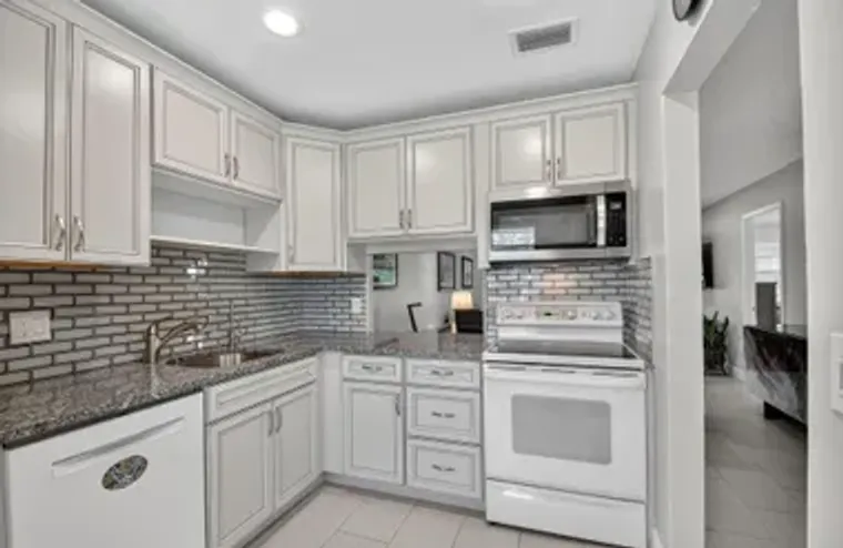 121 LAKE MERYL DR, WEST PALM BEACH, FL, ..., West Palm Beach, FL 33411