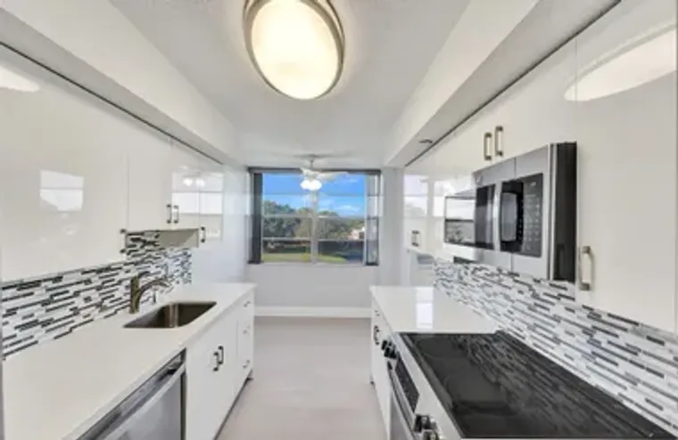 1000 SAINT CHARLES PL 305, PEMBROKE PINE..., Pembroke Pines, FL 33026