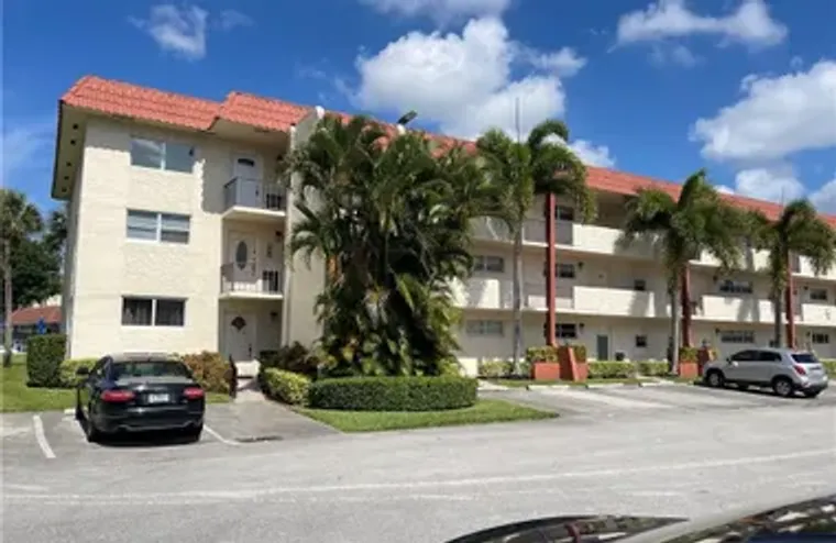 9410 N HOLLYBROOK LAKE DR 310, PEMBROKE ..., Pembroke Pines, FL 33025