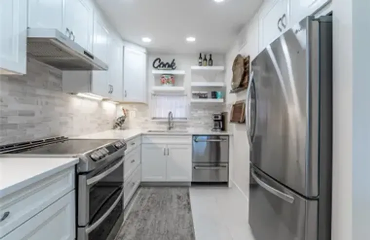 9411 N HOLLYBROOK LAKE DR 310, PEMBROKE ..., Pembroke Pines, FL 33025