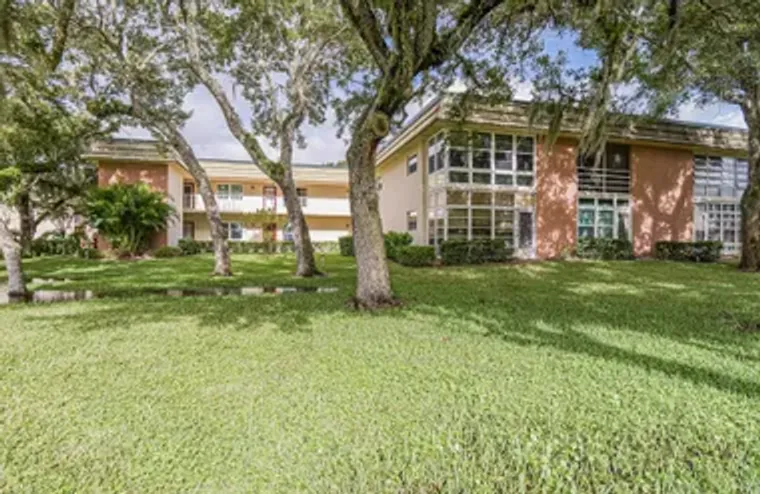 6 VISTA GARDENS TRL 201, VERO BEACH, FL,..., Vero Beach, FL 32962