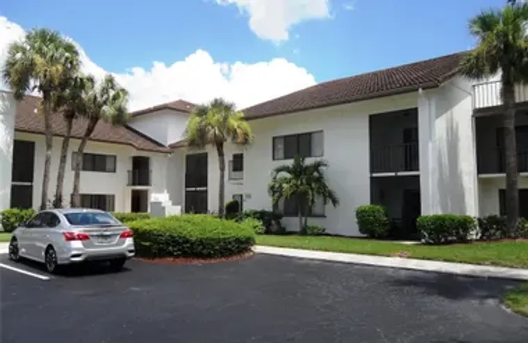 3500 TWIN LAKES TER APT 202, FORT PIERCE..., Fort Pierce, FL 34951