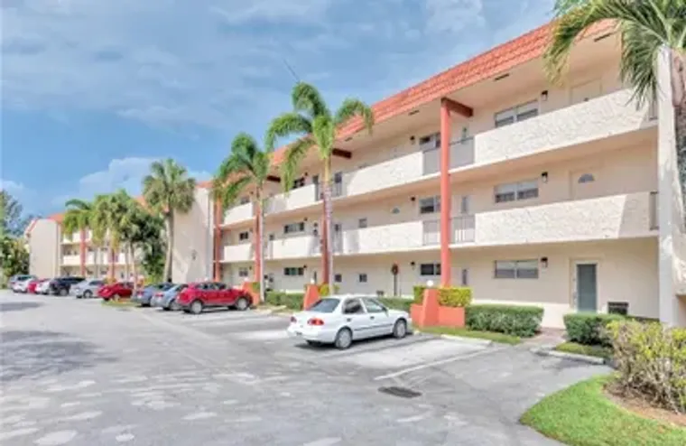 9800 N HOLLYBROOK LAKE DR 202, PEMBROKE ..., Pembroke Pines, FL 33025