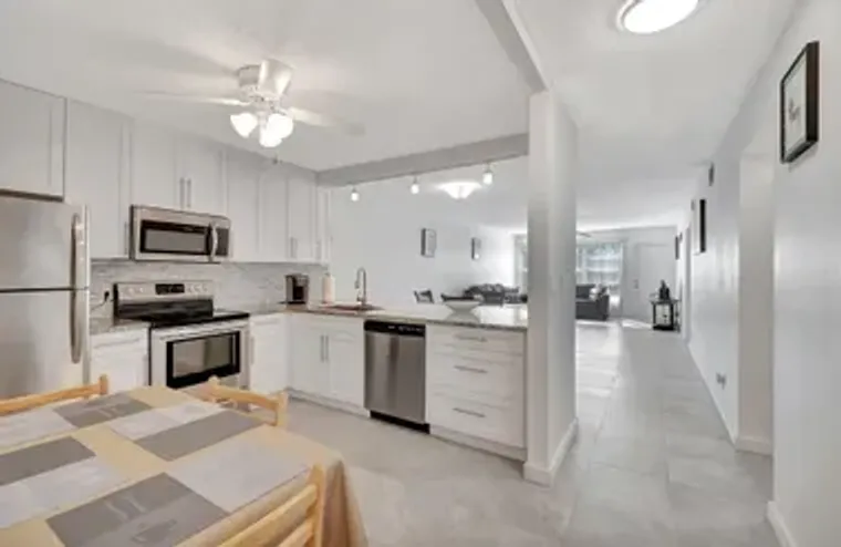 9110 FAIRBANKS LN APT 5, BOCA RATON, FL,..., Boca Raton, FL 33496