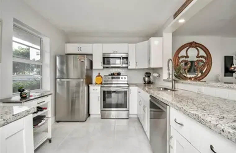 1024 SE 4TH AVE APT 102, DANIA BEACH, FL..., Dania Beach, FL 33004