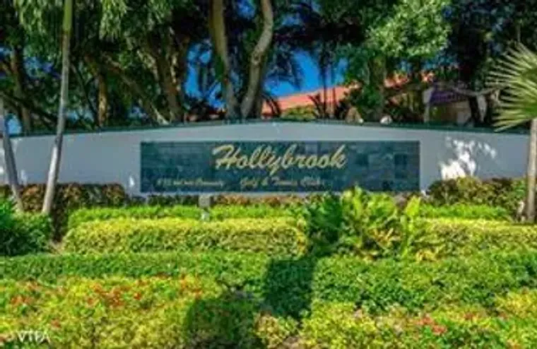 9511 N HOLLYBROOK LAKE DR 207, PEMBROKE ..., Pembroke Pines, FL 33025