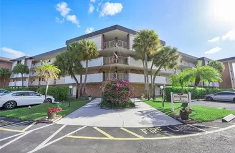 2900 NW 47TH TER APT 304, LAUDERDALE LAK..., Lauderdale Lakes, FL 33313