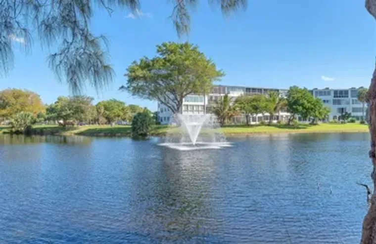 2024 HARWOOD C # 2024, DEERFIELD BEACH, ..., Deerfield Beach, FL 33442