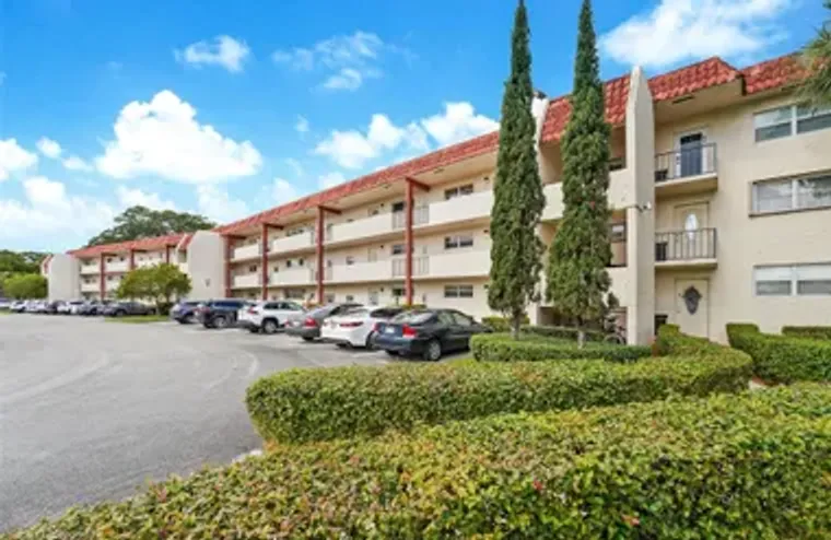 300 S HOLLYBROOK DR 302, PEMBROKE PINES,..., Pembroke Pines, FL 33025