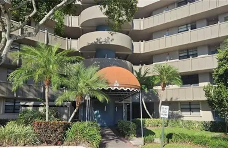 1001 COLONY POINT CIR 305, PEMBROKE PINE..., Pembroke Pines, FL 33026