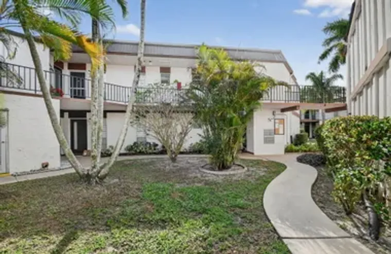 4 N GREENWAY VLG VLG 206, ROYAL PALM BEA..., Royal Palm Beach, FL 33411