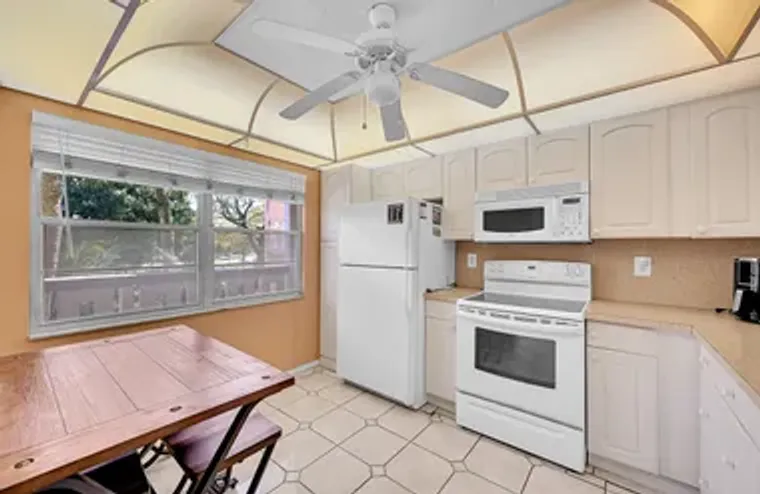 2403 ANTIGUA CIR C2, COCONUT CREEK, FL, ..., Coconut Creek, FL 33066