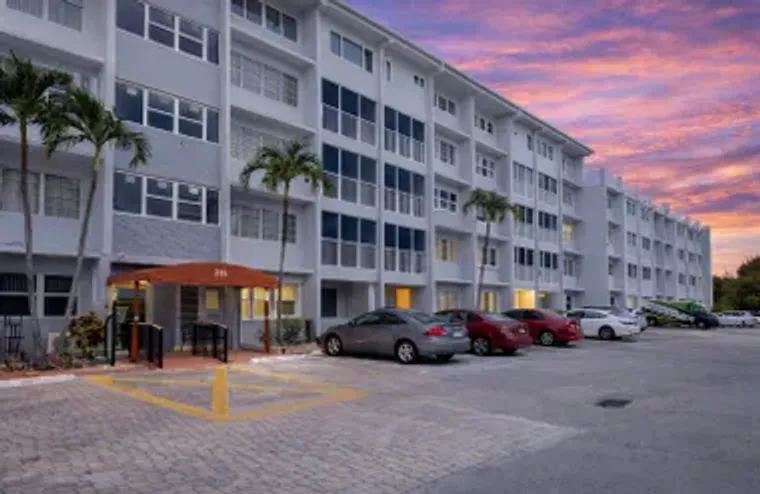 215 SE 3RD AVE 306D, HALLANDALE BEACH, F..., Hallandale Beach, FL 33009