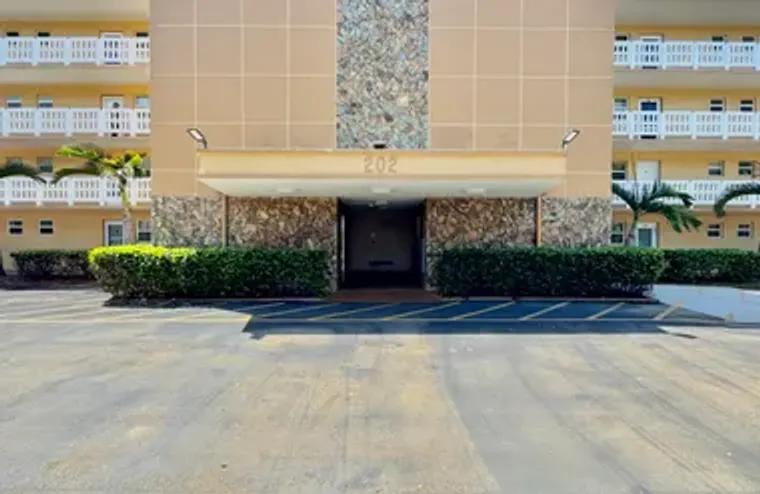 202 SE 10TH ST 105, DANIA BEACH, FL, 330..., Dania Beach, FL 33004