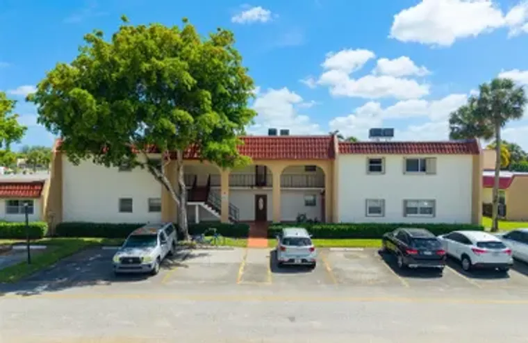 130 LAKE DORA DR, WEST PALM BEACH, FL, 3..., West Palm Beach, FL 33411