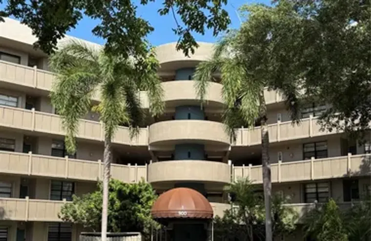 900 COLONY POINT CIR 121, PEMBROKE PINES..., Pembroke Pines, FL 33026