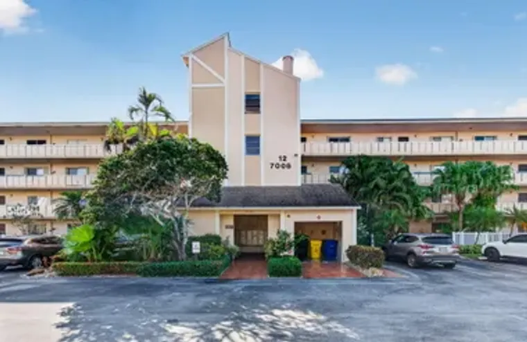 7006 HUNTINGTON LN 404, DELRAY BEACH, FL..., Delray Beach, FL 33446