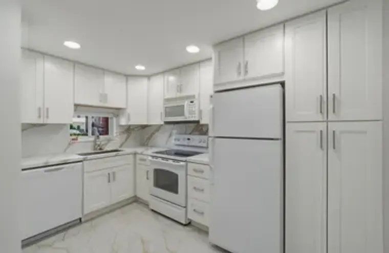 371 S HOLLYBROOK DR 106, PEMBROKE PINES,..., Pembroke Pines, FL 33025