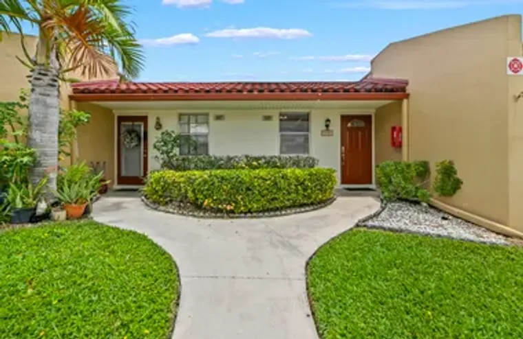 109 LAKE BARBARA DR, WEST PALM BEACH, FL..., West Palm Beach, FL 33411