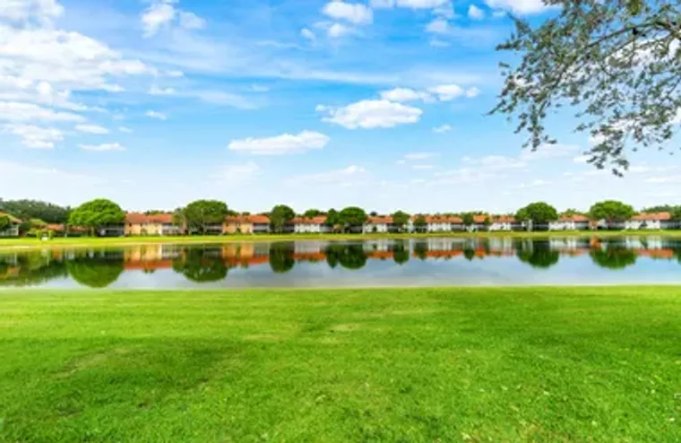 9829 SEACREST CIR 202, BOYNTON BEACH, FL..., Boynton Beach, FL 33437