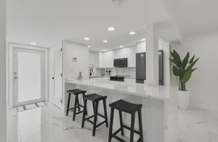 9523 S HOLLYBROOK LAKE DR 103, PEMBROKE ..., Pembroke Pines, FL 33025