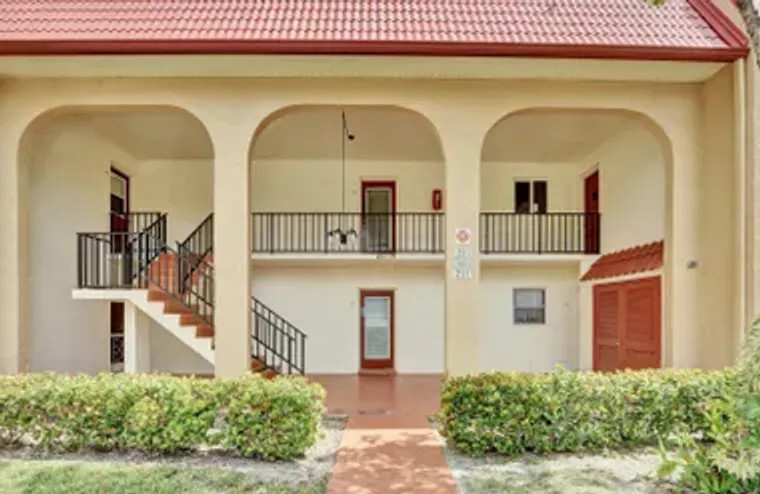 210 LAKE FRANCES DR, WEST PALM BEACH, FL..., West Palm Beach, FL 33411