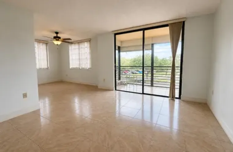 1000 COLONY POINT CIR 315, PEMBROKE PINE..., Pembroke Pines, FL 33026