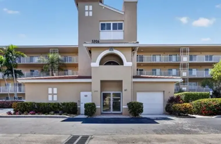 5906 CRYSTAL SHORES DR 208, BOYNTON BEAC..., Boynton Beach, FL 33437