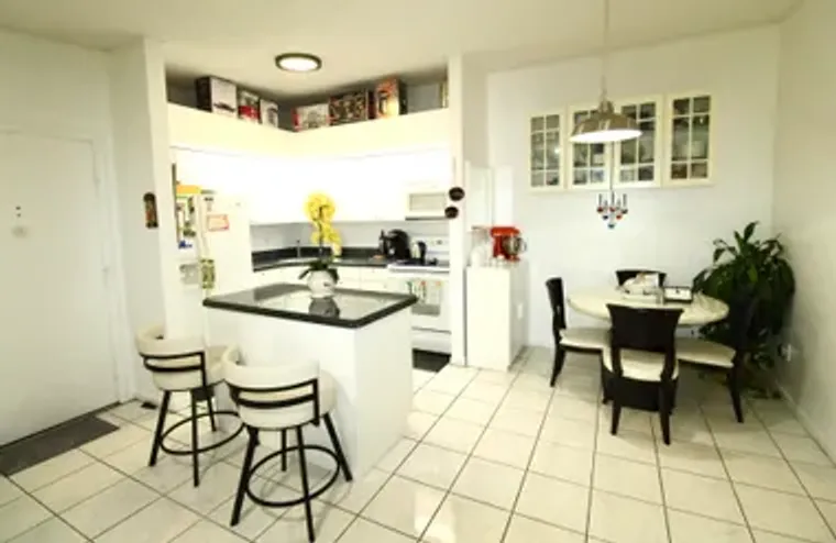 9342 S BELFORT CIR 214, TAMARAC, FL, 333..., Tamarac, FL 33321
