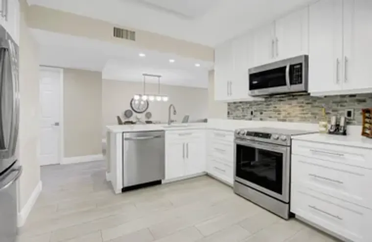 15451 PEMBRIDGE DR 206, DELRAY BEACH, FL..., Delray Beach, FL 33484