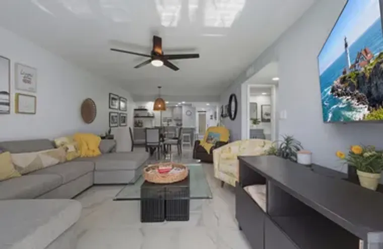 9823 S HOLLYBROOK LAKE DR 104, PEMBROKE ..., Pembroke Pines, FL 33025