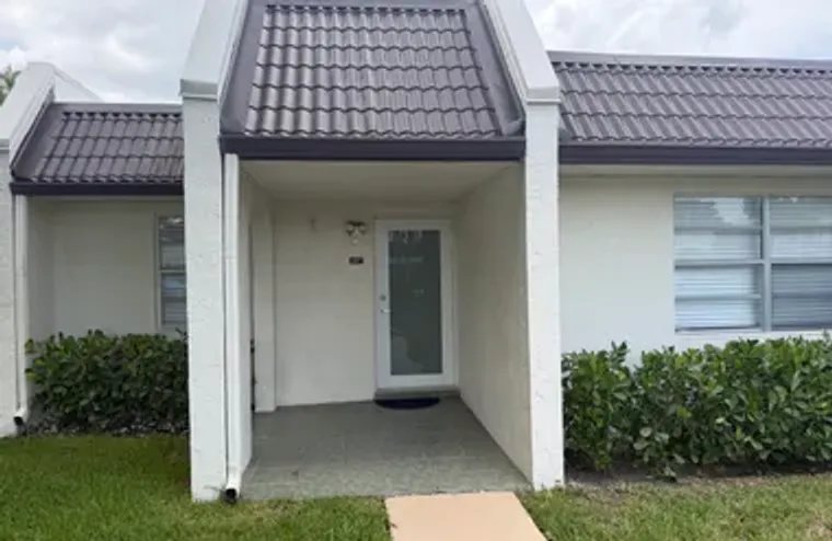 127 LAKE REBECCA DR, WEST PALM BEACH, FL..., West Palm Beach, FL 33411