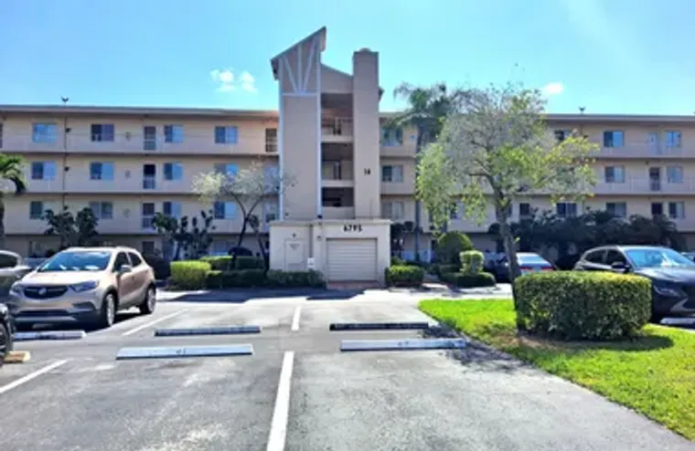 6795 HUNTINGTON LN 405, DELRAY BEACH, FL..., Delray Beach, FL 33446