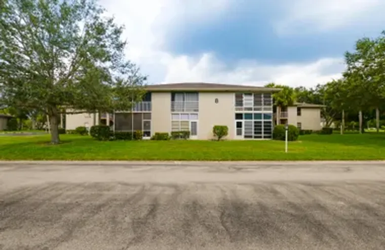 8 LAKE VISTA TRL, PORT ST. LUCIE, FL, 34..., Port St. Lucie, FL 34952